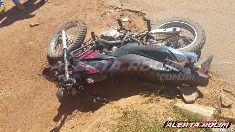 Acidente de trânsito envolvendo duas motocicletas é registrado no bairro industrial em Rolim de Moura Acidente de trânsito envolvendo duas motocicletas é registrado no bairro industrial em Rolim de Moura