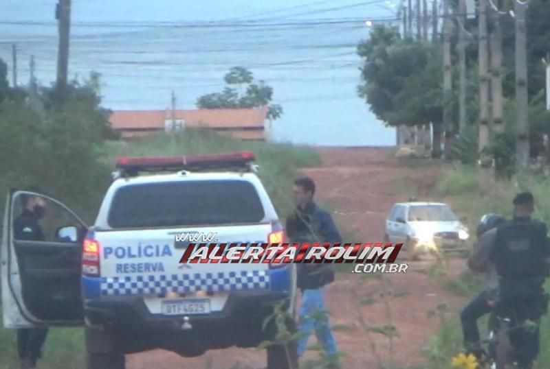 Acusado de tráfico de drogas é preso pela Polícia Militar em Rolim de Moura Acusado de tráfico de drogas é preso pela Polícia Militar em Rolim de Moura