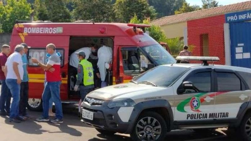 Adolescente invade escola e mata 3 crianças e uma professora em Santa Catarina Adolescente invade escola e mata 3 crianças e uma professora em Santa Catarina