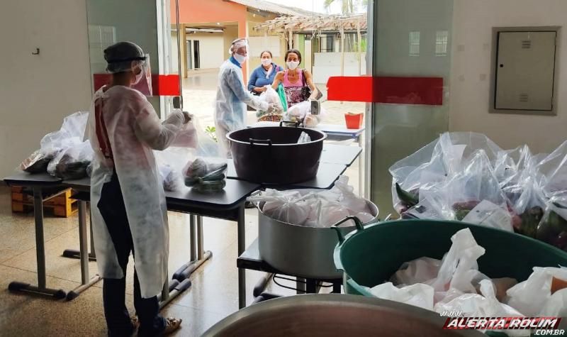 Alunos do Colégio Tiradentes da Polícia Militar em Rolim de Moura recebem quase 900 kit de alimentos oriundos da agricultura familiar Alunos do Colégio Tiradentes da Polícia Militar em Rolim de Moura recebem quase 900 kit de alimentos oriundos da agricultura familiar