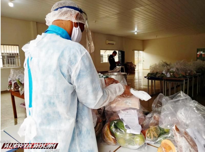 Alunos do Colégio Tiradentes da Polícia Militar em Rolim de Moura recebem quase 900 kit de alimentos oriundos da agricultura familiar Alunos do Colégio Tiradentes da Polícia Militar em Rolim de Moura recebem quase 900 kit de alimentos oriundos da agricultura familiar