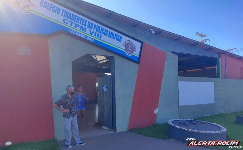 Alunos do Colégio Tiradentes da Polícia Militar em Rolim de Moura recebem quase 900 kit de alimentos oriundos da agricultura familiar Alunos do Colégio Tiradentes da Polícia Militar em Rolim de Moura recebem quase 900 kit de alimentos oriundos da agricultura familiar