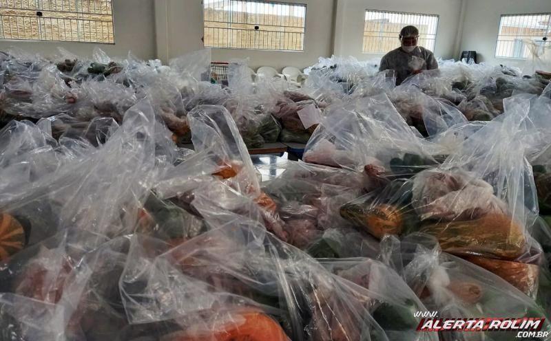 Alunos do Colégio Tiradentes da Polícia Militar em Rolim de Moura recebem quase 900 kit de alimentos oriundos da agricultura familiar Alunos do Colégio Tiradentes da Polícia Militar em Rolim de Moura recebem quase 900 kit de alimentos oriundos da agricultura familiar