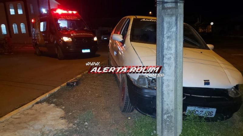 Após acidente entre dois veículos, um automóvel atinge um poste e outro atinge o muro de uma residência em Rolim de Moura; duas pessoas foram socorridas pelos bombeiros Após acidente entre dois veículos, um automóvel atinge um poste e outro atinge o muro de uma residência em Rolim de Moura; duas pessoas foram socorridas pelos bombeiros