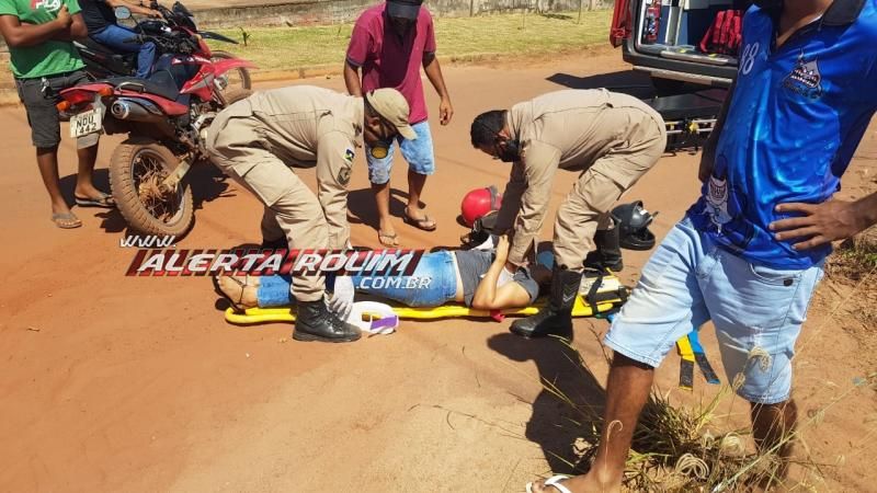 Bombeiros e PM atendem ocorrência de queda de moto na Rua Parnaíba em Rolim de Moura Bombeiros e PM atendem ocorrência de queda de moto na Rua Parnaíba em Rolim de Moura