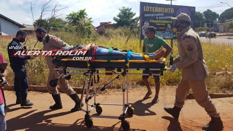 Bombeiros e PM atendem ocorrência de queda de moto na Rua Parnaíba em Rolim de Moura Bombeiros e PM atendem ocorrência de queda de moto na Rua Parnaíba em Rolim de Moura