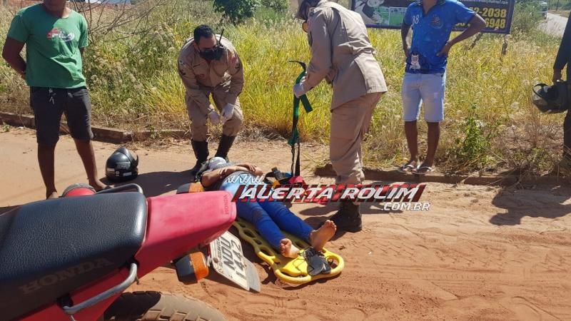 Bombeiros e PM atendem ocorrência de queda de moto na Rua Parnaíba em Rolim de Moura Bombeiros e PM atendem ocorrência de queda de moto na Rua Parnaíba em Rolim de Moura