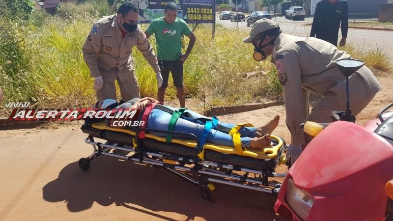 Bombeiros e PM atendem ocorrência de queda de moto na Rua Parnaíba em Rolim de Moura Bombeiros e PM atendem ocorrência de queda de moto na Rua Parnaíba em Rolim de Moura