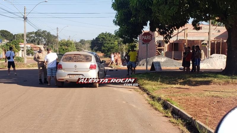 Colisão nesta tarde de domingo entre carro e moto resultou em uma pessoa ferida em Rolim de Moura Colisão nesta tarde de domingo entre carro e moto resultou em uma pessoa ferida em Rolim de Moura