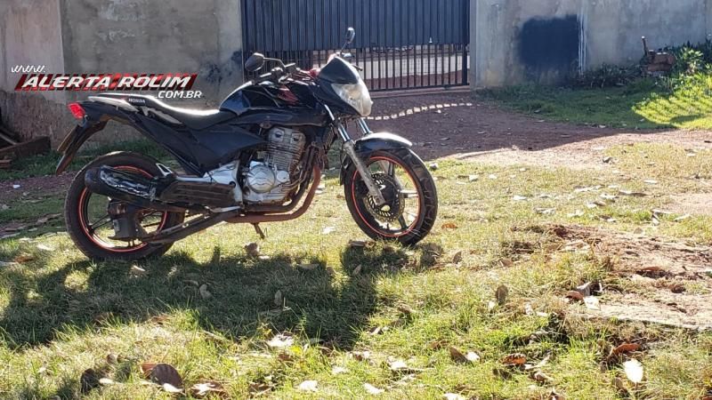 Colisão nesta tarde de domingo entre carro e moto resultou em uma pessoa ferida em Rolim de Moura Colisão nesta tarde de domingo entre carro e moto resultou em uma pessoa ferida em Rolim de Moura