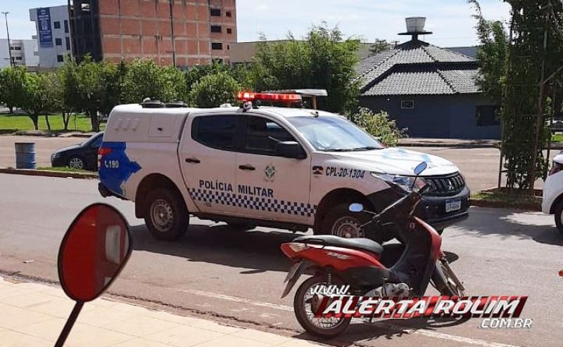 Colisão traseira foi registrada no Centro de Rolim de Moura nesta sexta-feira Colisão traseira foi registrada no Centro de Rolim de Moura nesta sexta-feira