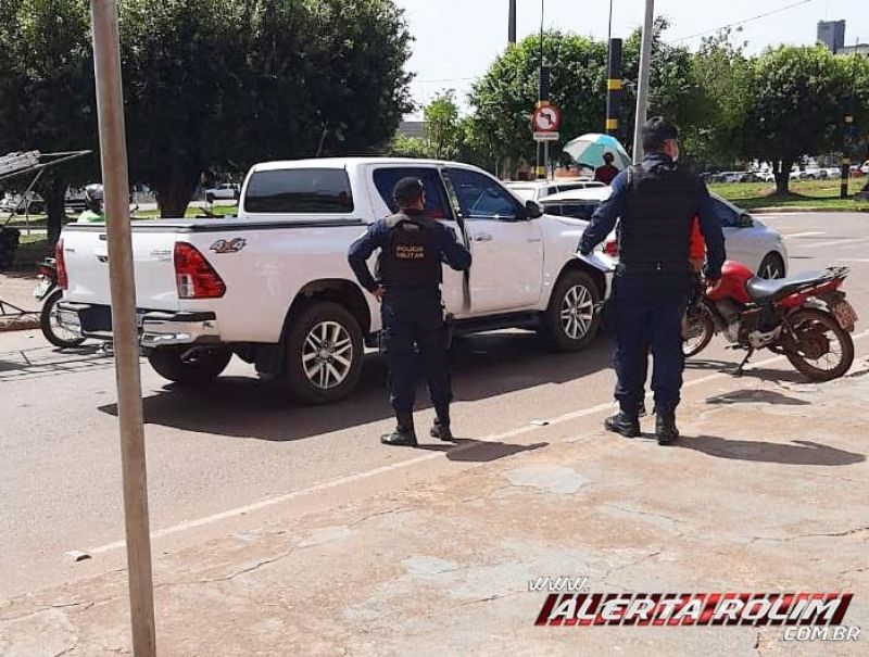 Colisão traseira foi registrada no Centro de Rolim de Moura nesta sexta-feira Colisão traseira foi registrada no Centro de Rolim de Moura nesta sexta-feira