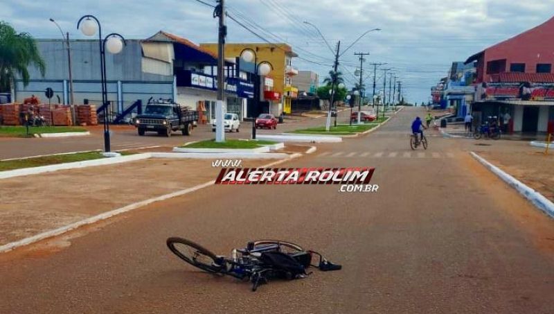 Condutor de bicicleta motorizada sofre queda e fratura exposta no pé, na área central de Rolim de Moura Condutor de bicicleta motorizada sofre queda e fratura exposta no pé, na área central de Rolim de Moura