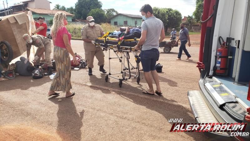 Dois ficam feridos após colisão entre motos no Bairro Industrial em Rolim de Moura Dois ficam feridos após colisão entre motos no Bairro Industrial em Rolim de Moura