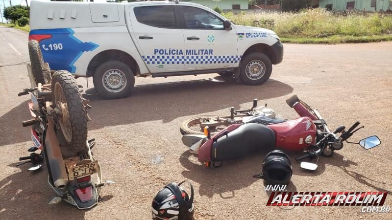 Dois ficam feridos após colisão entre motos no Bairro Industrial em Rolim de Moura Dois ficam feridos após colisão entre motos no Bairro Industrial em Rolim de Moura