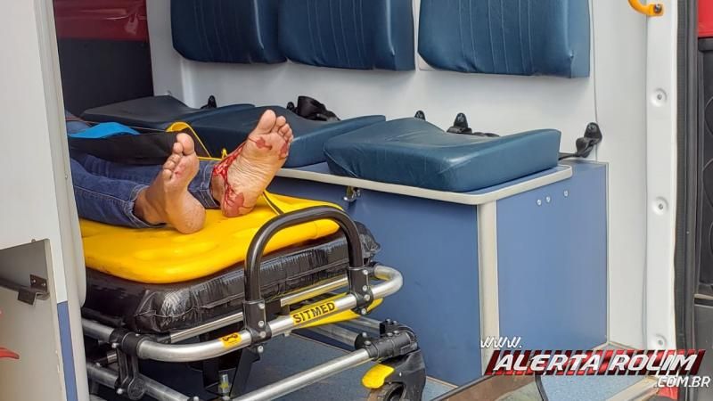 Dois ficam feridos após colisão entre motos no Bairro Industrial em Rolim de Moura Dois ficam feridos após colisão entre motos no Bairro Industrial em Rolim de Moura