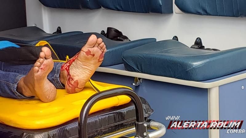 Dois ficam feridos após colisão entre motos no Bairro Industrial em Rolim de Moura Dois ficam feridos após colisão entre motos no Bairro Industrial em Rolim de Moura