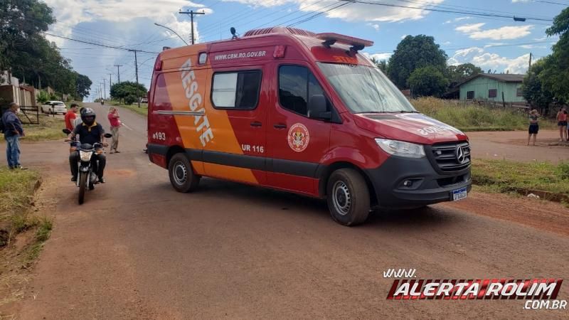 Dois ficam feridos após colisão entre motos no Bairro Industrial em Rolim de Moura Dois ficam feridos após colisão entre motos no Bairro Industrial em Rolim de Moura