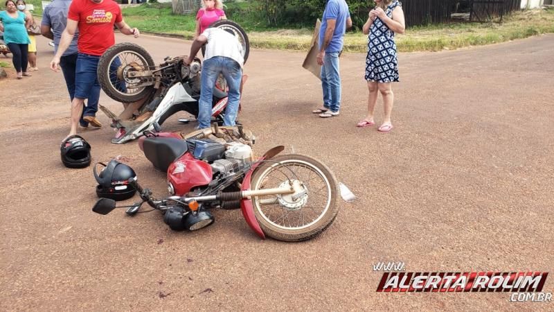 Dois ficam feridos após colisão entre motos no Bairro Industrial em Rolim de Moura Dois ficam feridos após colisão entre motos no Bairro Industrial em Rolim de Moura