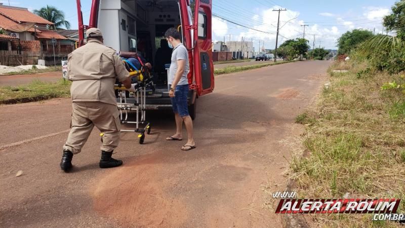 Dois ficam feridos após colisão entre motos no Bairro Industrial em Rolim de Moura Dois ficam feridos após colisão entre motos no Bairro Industrial em Rolim de Moura
