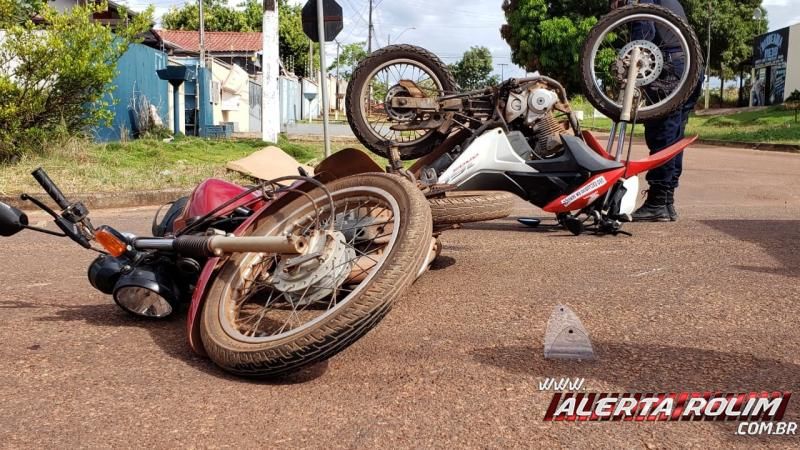 Dois ficam feridos após colisão entre motos no Bairro Industrial em Rolim de Moura Dois ficam feridos após colisão entre motos no Bairro Industrial em Rolim de Moura