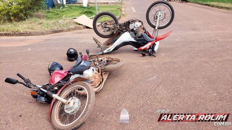 Dois ficam feridos após colisão entre motos no Bairro Industrial em Rolim de Moura Dois ficam feridos após colisão entre motos no Bairro Industrial em Rolim de Moura