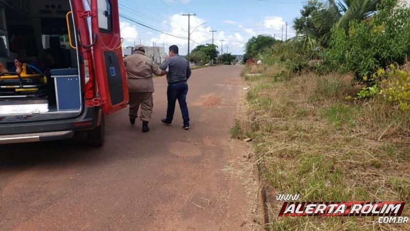 Dois ficam feridos após colisão entre motos no Bairro Industrial em Rolim de Moura Dois ficam feridos após colisão entre motos no Bairro Industrial em Rolim de Moura
