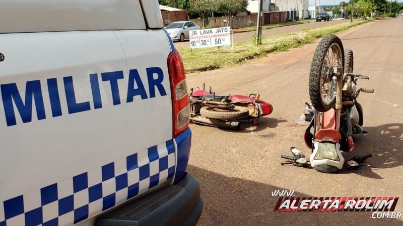 Dois ficam feridos após colisão entre motos no Bairro Industrial em Rolim de Moura Dois ficam feridos após colisão entre motos no Bairro Industrial em Rolim de Moura