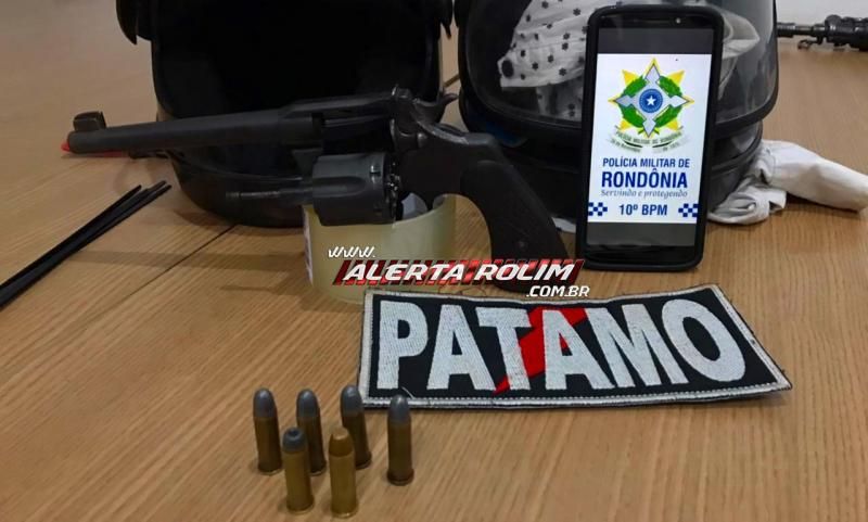 Homem é preso pela PM com arma de fogo em Rolim de Moura; uma moto roubada também foi apreendida Homem é preso pela PM com arma de fogo em Rolim de Moura; uma moto roubada também foi apreendida