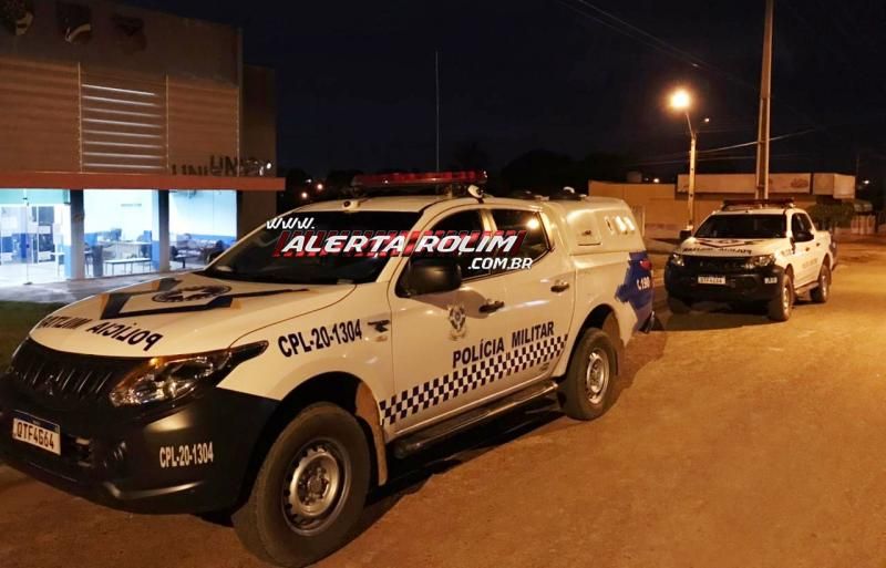 Homem é preso pela PM com arma de fogo em Rolim de Moura; uma moto roubada também foi apreendida Homem é preso pela PM com arma de fogo em Rolim de Moura; uma moto roubada também foi apreendida