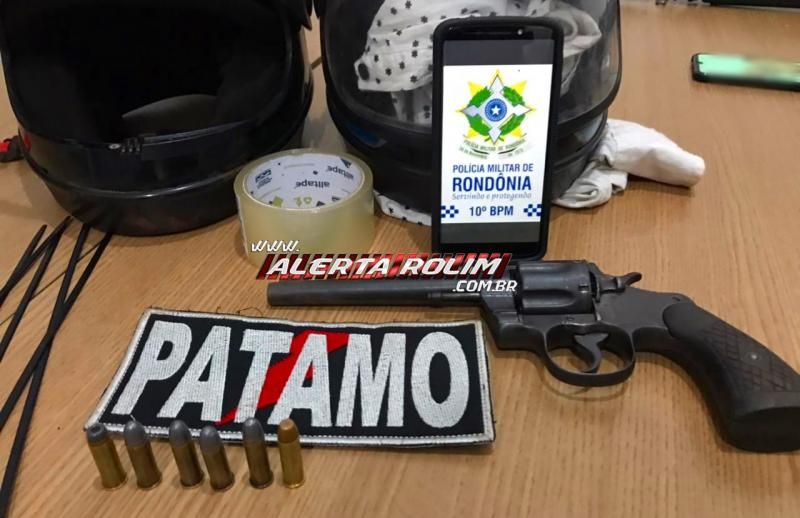 Homem é preso pela PM com arma de fogo em Rolim de Moura; uma moto roubada também foi apreendida Homem é preso pela PM com arma de fogo em Rolim de Moura; uma moto roubada também foi apreendida