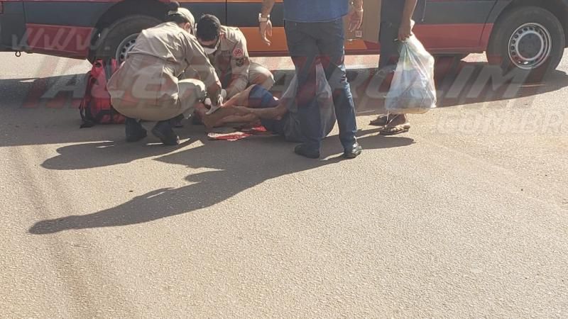 Idoso é socorrido pelo Corpo de Bombeiros após ser atingido por caminhonete em Rolim de Moura - Vídeo Idoso é socorrido pelo Corpo de Bombeiros após ser atingido por caminhonete em Rolim de Moura - Vídeo