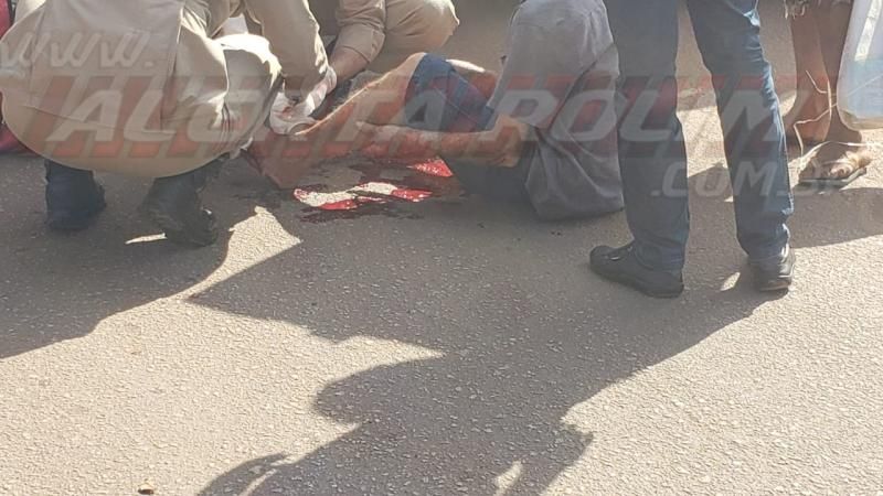 Idoso é socorrido pelo Corpo de Bombeiros após ser atingido por caminhonete em Rolim de Moura - Vídeo Idoso é socorrido pelo Corpo de Bombeiros após ser atingido por caminhonete em Rolim de Moura - Vídeo