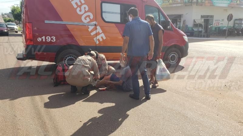 Idoso é socorrido pelo Corpo de Bombeiros após ser atingido por caminhonete em Rolim de Moura - Vídeo Idoso é socorrido pelo Corpo de Bombeiros após ser atingido por caminhonete em Rolim de Moura - Vídeo