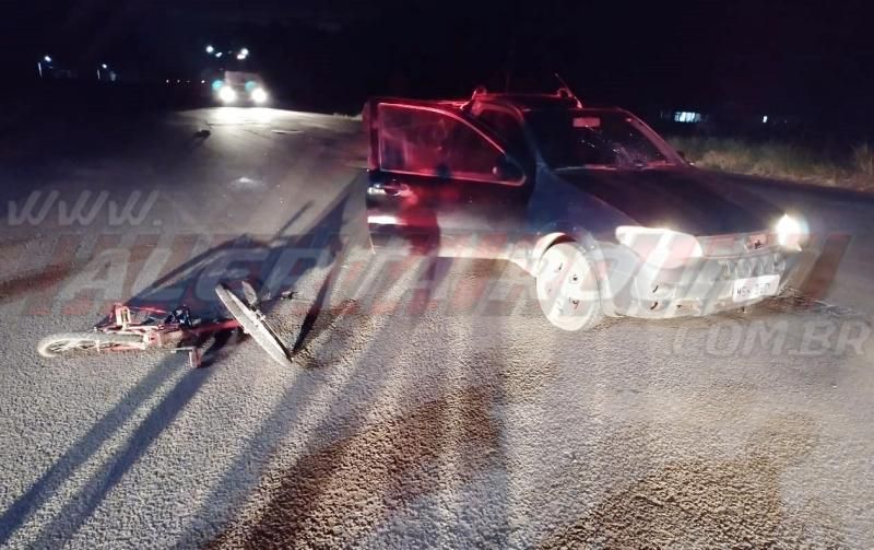 Idoso em bicicleta é atingido por carro na RO-010 durante a noite de quarta-feira em Rolim de Moura Idoso em bicicleta é atingido por carro na RO-010 durante a noite de quarta-feira em Rolim de Moura