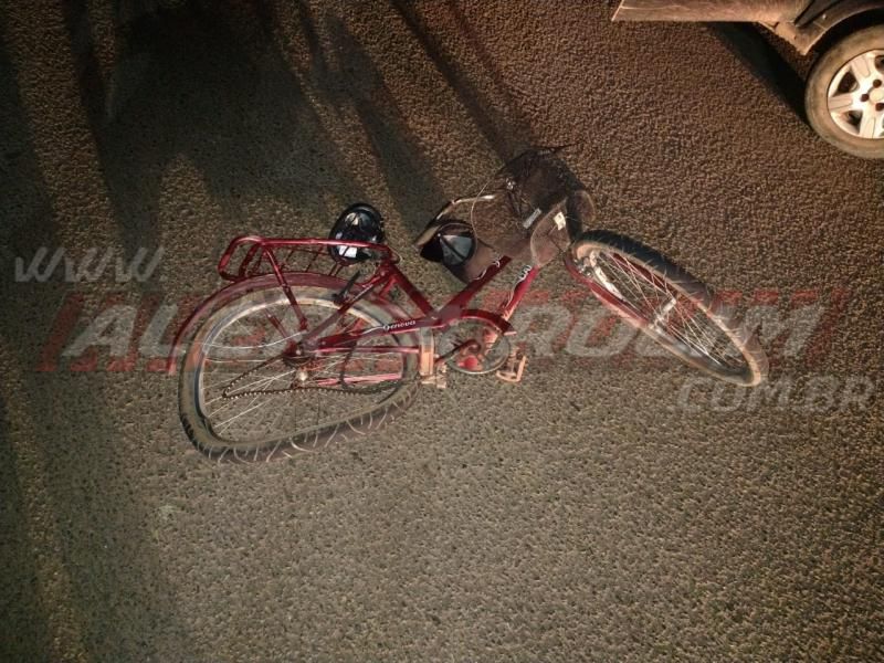 Idoso em bicicleta é atingido por carro na RO-010 durante a noite de quarta-feira em Rolim de Moura Idoso em bicicleta é atingido por carro na RO-010 durante a noite de quarta-feira em Rolim de Moura