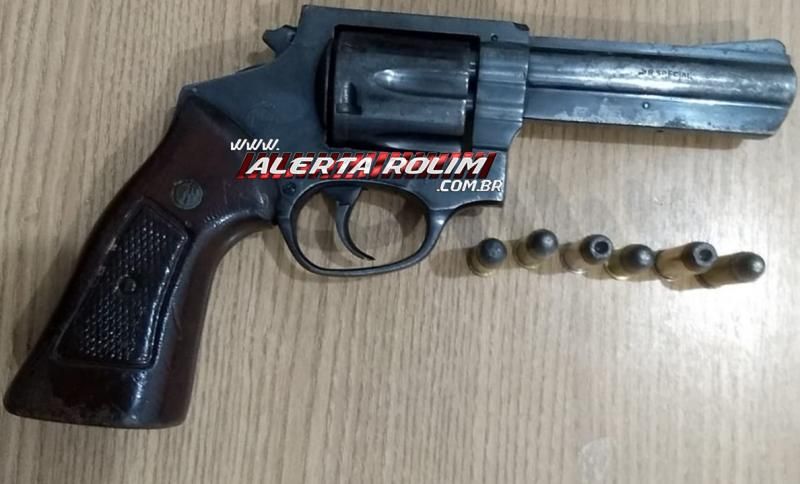 Mais um homem é preso com arma de fogo e munições pela Polícia Militar em Rolim de Moura Mais um homem é preso com arma de fogo e munições pela Polícia Militar em Rolim de Moura