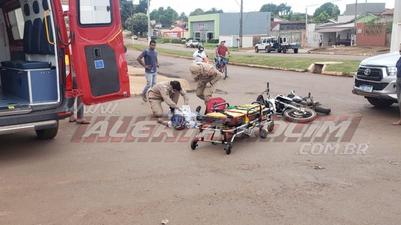 Motociclista fratura o pé após ser atingido por caminhonete na esquina da UPA em Rolim de Moura Motociclista fratura o pé após ser atingido por caminhonete na esquina da UPA em Rolim de Moura