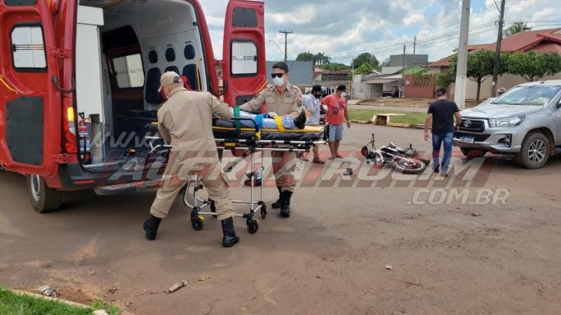 Motociclista fratura o pé após ser atingido por caminhonete na esquina da UPA em Rolim de Moura Motociclista fratura o pé após ser atingido por caminhonete na esquina da UPA em Rolim de Moura