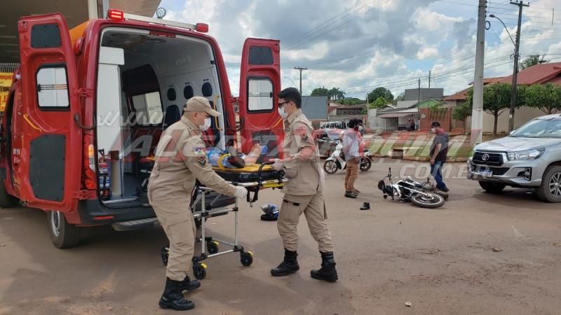 Motociclista fratura o pé após ser atingido por caminhonete na esquina da UPA em Rolim de Moura Motociclista fratura o pé após ser atingido por caminhonete na esquina da UPA em Rolim de Moura