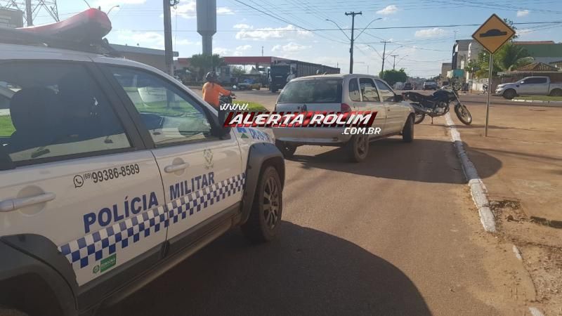 Motociclista foi encaminhada a UPA após acidente entre carro e moto, no centro de Rolim de Moura Motociclista foi encaminhada a UPA após acidente entre carro e moto, no centro de Rolim de Moura