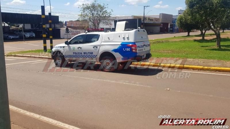 Motociclista fratura tornozelo após envolver-se em acidente no semáforo da região central de Rolim de Moura Motociclista fratura tornozelo após envolver-se em acidente no semáforo da região central de Rolim de Moura