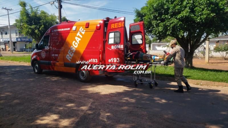 Mulher bate moto em caminhonete estacionada nesta tarde de terça-feira em Rolim de Moura Mulher bate moto em caminhonete estacionada nesta tarde de terça-feira em Rolim de Moura