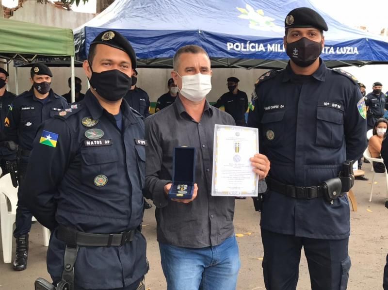 Policiais militares que realizaram relevantes serviços ao 4º Batalhão (Cacoal) e lotados atualmente no 10º Batalhão são homenageados Policiais militares que realizaram relevantes serviços ao 4º Batalhão (Cacoal) e lotados atualmente no 10º Batalhão são homenageados