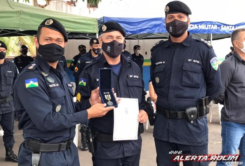 Policiais militares que realizaram relevantes serviços ao 4º Batalhão (Cacoal) e lotados atualmente no 10º Batalhão são homenageados Policiais militares que realizaram relevantes serviços ao 4º Batalhão (Cacoal) e lotados atualmente no 10º Batalhão são homenageados