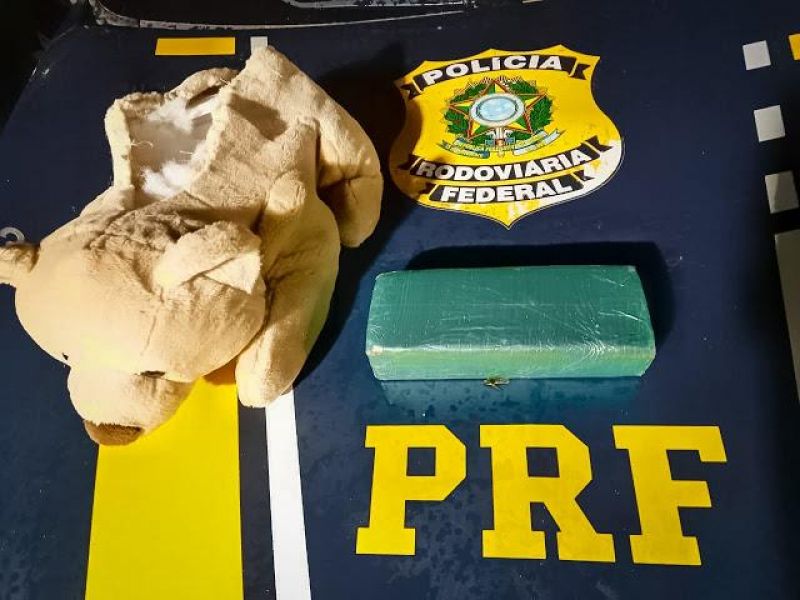 PRF apreende cocaína que estava dentro de urso de pelúcia em RO PRF apreende cocaína que estava dentro de urso de pelúcia em RO