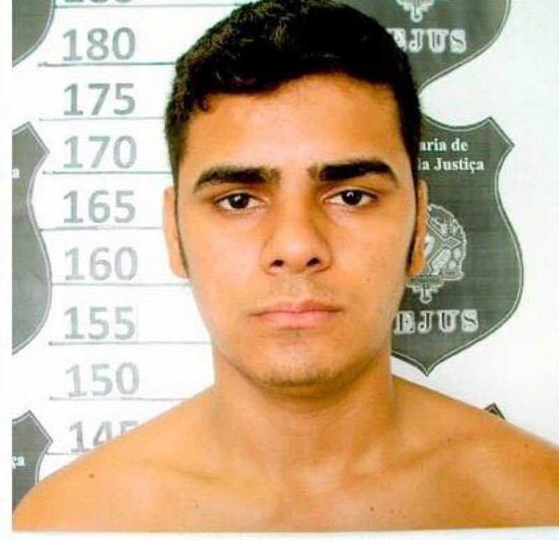 Sargento do Exército reage assalto e mata criminoso em frente de agência bancária em Porto Velho Sargento do Exército reage assalto e mata criminoso em frente de agência bancária em Porto Velho