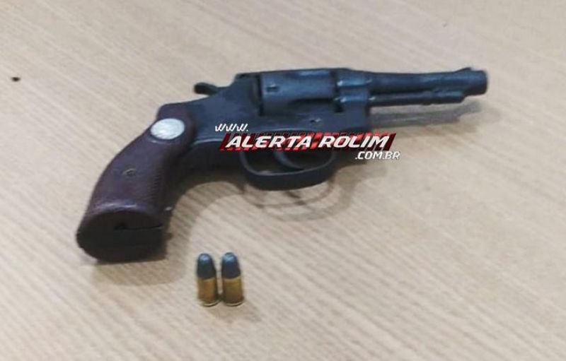 Suspeito de roubos é preso com arma de fogo pela equipe do PATAMO da PM em Rolim de Moura Suspeito de roubos é preso com arma de fogo pela equipe do PATAMO da PM em Rolim de Moura