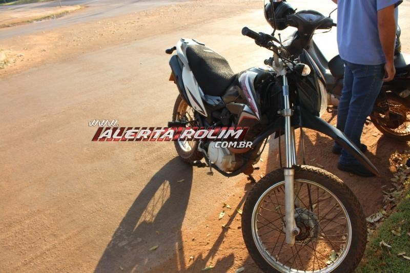 Acidente de trânsito com vítima foi registrado nesta manhã de quinta-feira em Rolim de Moura Acidente de trânsito com vítima foi registrado nesta manhã de quinta-feira em Rolim de Moura