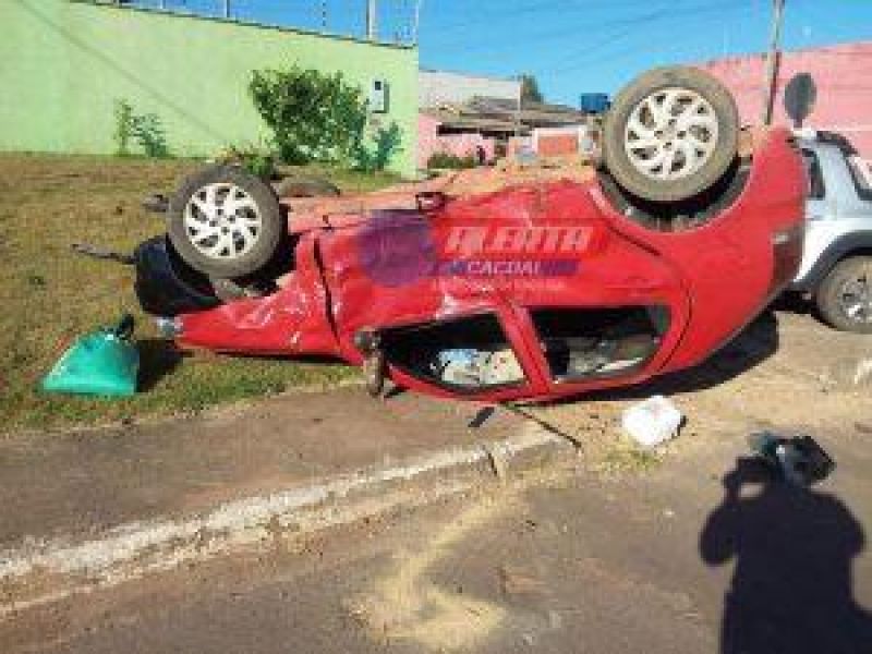 Acidente deixa dois veículos parcialmente destruídos e pessoas lesionadas em Cacoal Acidente deixa dois veículos parcialmente destruídos e pessoas lesionadas em Cacoal